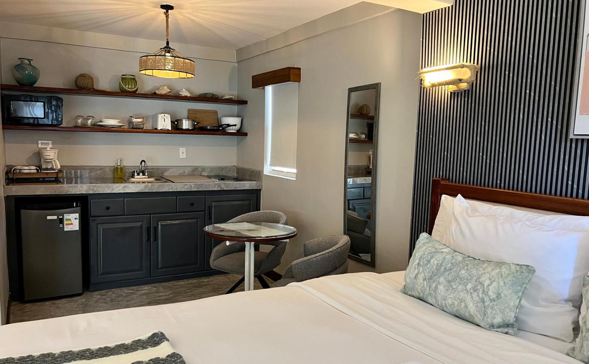 Ocean View Junior Suite Pool Deck: King